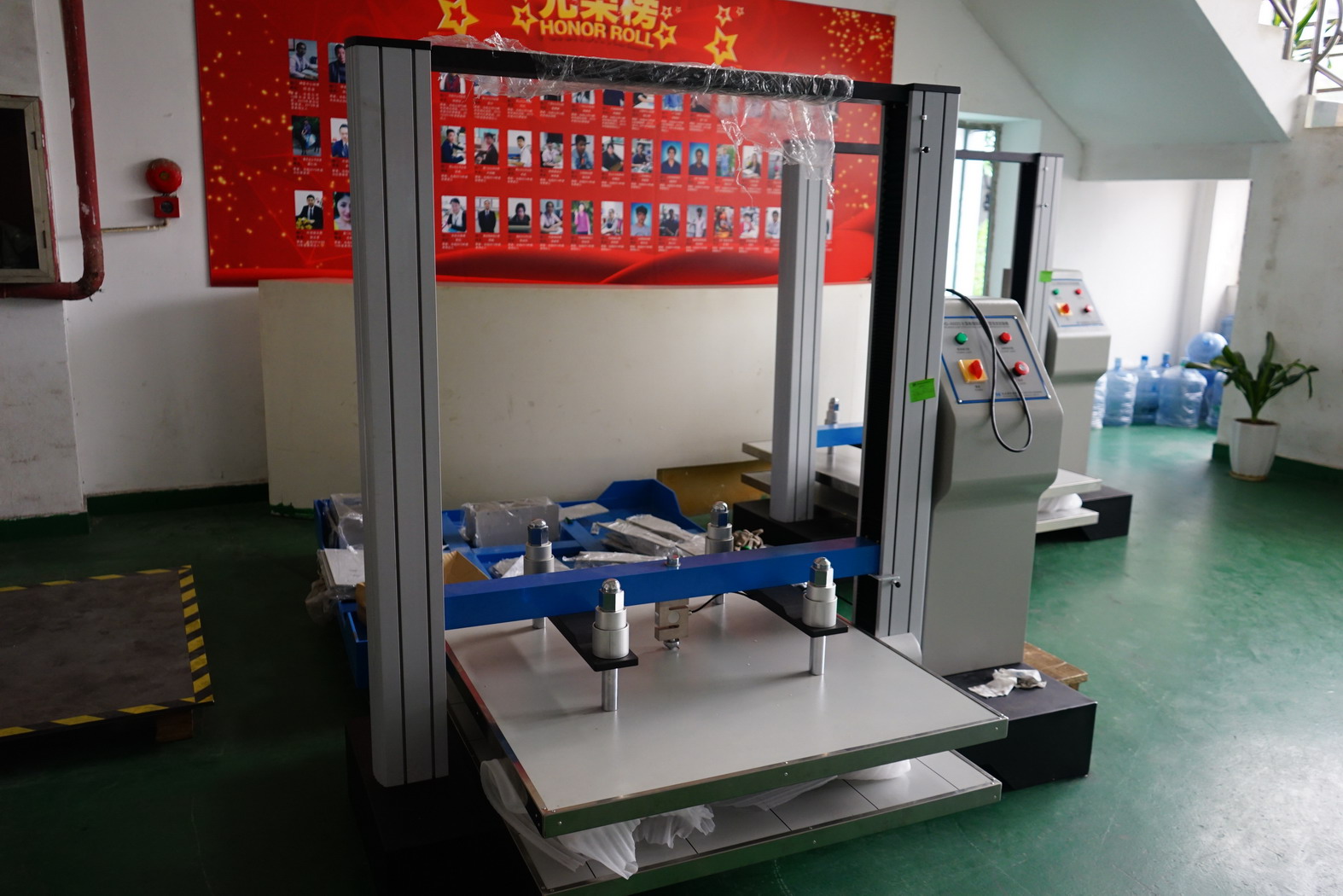 Box compression test methods PAPER AND PACKAGE TESTING MACHINE